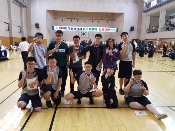 대전가오고등학교 행복키움반 학생들이 검도대회에 참여하고있다.
