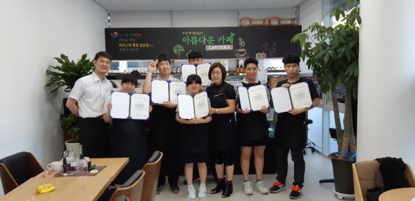 대전가오고등학교 행복키움반 학생들이 바리스타 자격과정을 수료하였다.