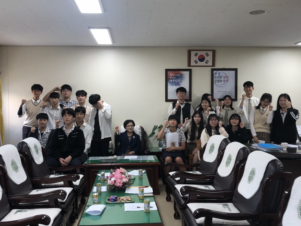 【대전=코리아플러스】 신성욱 기자 = 대전가오고등학교 기자단은 고명옥 교장을 인터뷰 했다.