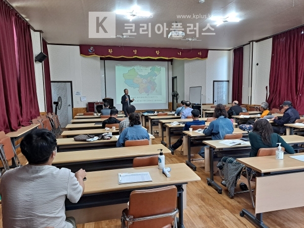 충북농업연구원 복숭아마이스터대학생들의 수강하는 모습