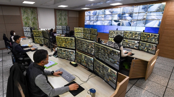 경북에서 가장 안전한 도시 1위는 ‘영주’  (영주시 CCTV관제센터요원 근무 장면)