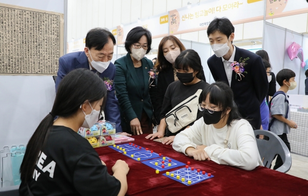 대전광역시교육청은 대전컨벤션센터(DCC) 제2전시장에서 제6회 대한민국 어린이 놀이 한마당이 성황리에 종료되었다.