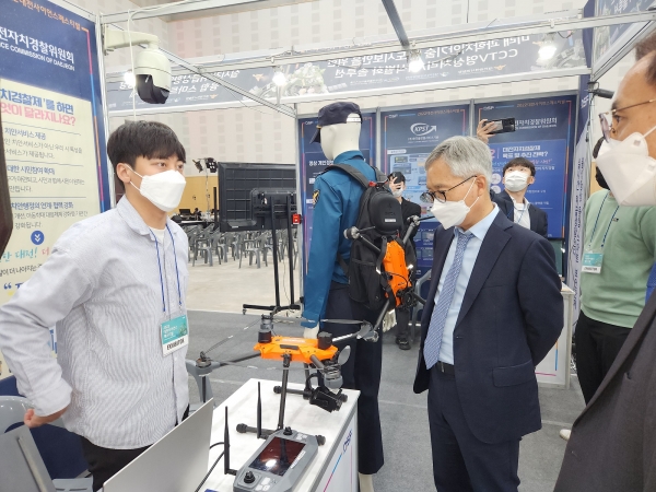 대전자치경찰위원회는 대전컨벤션센터 제2전시장에서 개최된‘2022 대전 사이언스 페스티벌’에서 첨단 치안 기술과 장비를 시민에 선보였다.