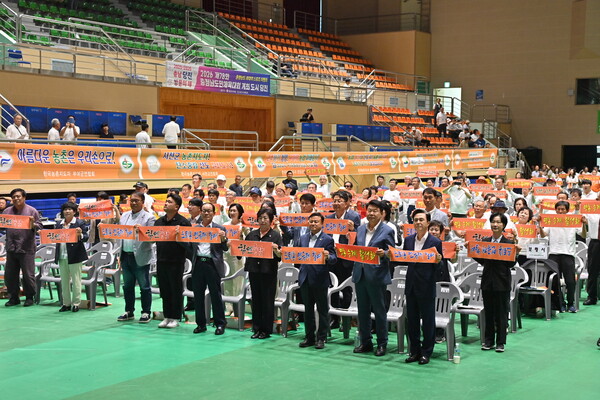 【충남=코리아플러스】 명 훈 장영래 기자 = 충남 농촌지도자들이 미래 농업 발전을 다짐ㅎ고 있다. (사진=충남도)