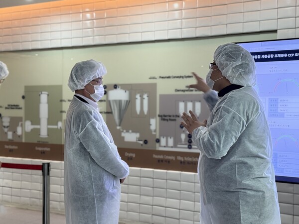 【세종=코리아플러스】 오영세 강경화 기자 = 세종일자리경제진흥원(원장 이홍준)은 30일, 세종시 장군면에 위치한 남양유업 세종공장을 방문해 스마트공정 운영 현황을 공유하고, 지역 인재 채용 및 일자리 상생 협력방안을 논의했다.