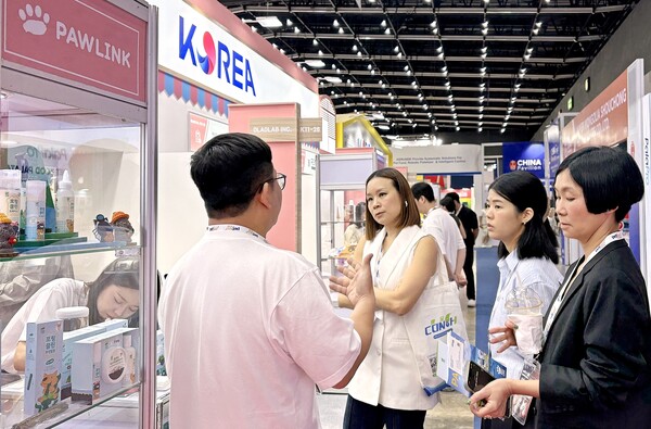 【방콕=코리아플러스】 강경화 기자 = 농림축산식품부(장관 송미령)와 한국농수산식품유통공사(aT, 사장 홍문표)는 지난 달 29일부터 31일까지 태국 방콕에서 열린 반려동물산업박람회(PET FAIR SE ASIA 2025)에 참가해 502건의 수출 상담과 총 50만 불 규모의 MOU 3건을 체결하는 성과를 거뒀다.