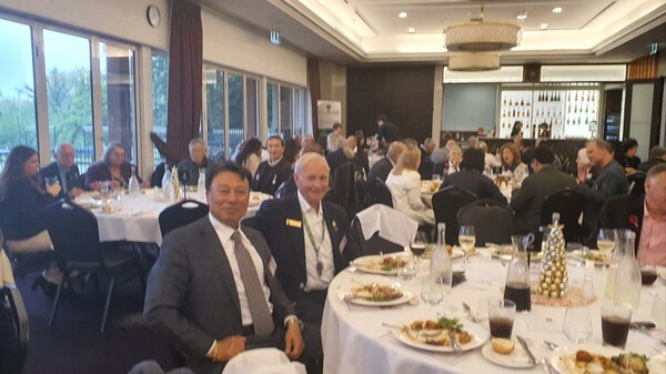 【서울=코리아플러스】 강경화 기자 = 박동구 맬번 한국전 참전 기념사업회 부회장은 재향군인회관에서 6ㆍ25참전용사와 그 가족들, 현역군인들과 가진 재양군인회 송년행사에  참석하고 있다. 