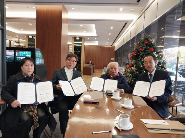  박철곤 한양대학교 갈등관리연구소 소장은 지난 5월 10일 한국평생학습지원습지원협회, 목원대학교 산학연 미디어리티러시융합연구소, 코리아플러스와 협약식을 갖고 있다. (사진=코리아플러스)