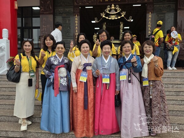 한복을 입고 참석한 한국황씨여성회 대표단