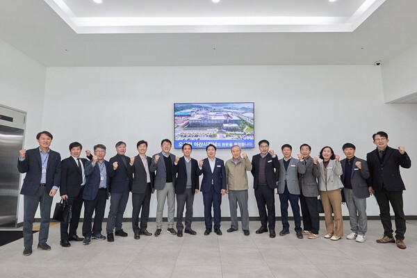 오 시장은 17일 하나머티리얼즈㈜·하나마이크론㈜, 한국메티슨특수가스㈜, 동보테크㈜ 등 반도체·전기차 부품 분야 핵심 기업의 현장을 점검하고, 애로사항을 청취하며 상생 협력 방안을 논의했다.