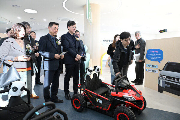 【안산=코리아플러스】 황수정 강경화 기자 = 태양광과 풍력, 수소 등 신재생에너지를 체험하고 지속 가능한 미래도시 안산의 비전을 함께 나누는 열린 플랫폼 공간이 새롭게 문을 열고 있다. (사진=안산시)