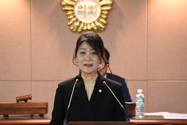 【대전ㆍ대덕=코리아플러스】 성열우 강경화 기자 = 양영자 대덕구의원(국민의힘, 비례대표)이 대덕구 남과 북인 비래동과 와동 그리고 신탄진동을 잇는 신규 도로의 조성을 촉구하고 있다. (사진=대덕구의회)